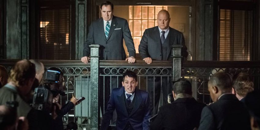 GOTHAM: L-R: Guest star Richard Kind, Robin Lord Taylor and  Michael Chiklis in the “Mad City: Better to Reign in Hell…” season premiere episode of GOTHAM airing airing Monday, Sept. 19 (8:00-9:01 PM ET/PT) on FOX.  ©2015 Fox Broadcasting Co. Cr: Jeff Neumann/FOX.