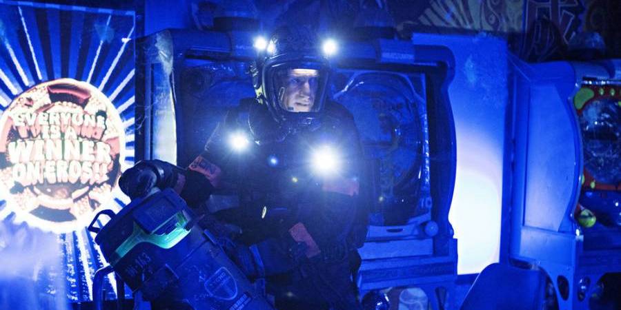 THE EXPANSE -- "Home" Episode 205 -- Pictured: Thomas Jane as Detective Joe Miller -- (Photo by: Rafy/Syfy)
