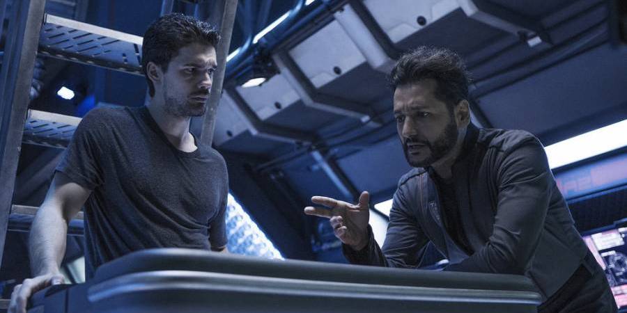 THE EXPANSE -- "Paradigm Shift" Episode 206 -- Pictured: (l-r) Steven Strait as Earther James Holden, Cas Anvar as Alex Kamal -- (Photo by: Rafy/Syfy)