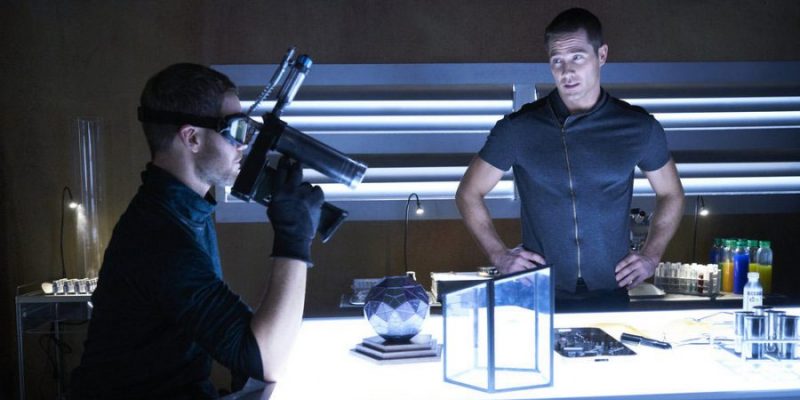 KILLJOYS -- "The Lion, The Witch and The Wardrobe" Episode 304 -- Pictured: (l-r) Aaron Ashmore as John, Luke Macfarlane as D'Avin -- (Photo by: Ian Watson/Killjoys III Productions Limited/Syfy)